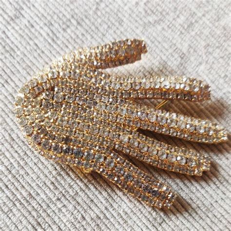 maglietta dior con spilla|Spilla con cristalli Swarovski anni '80 .